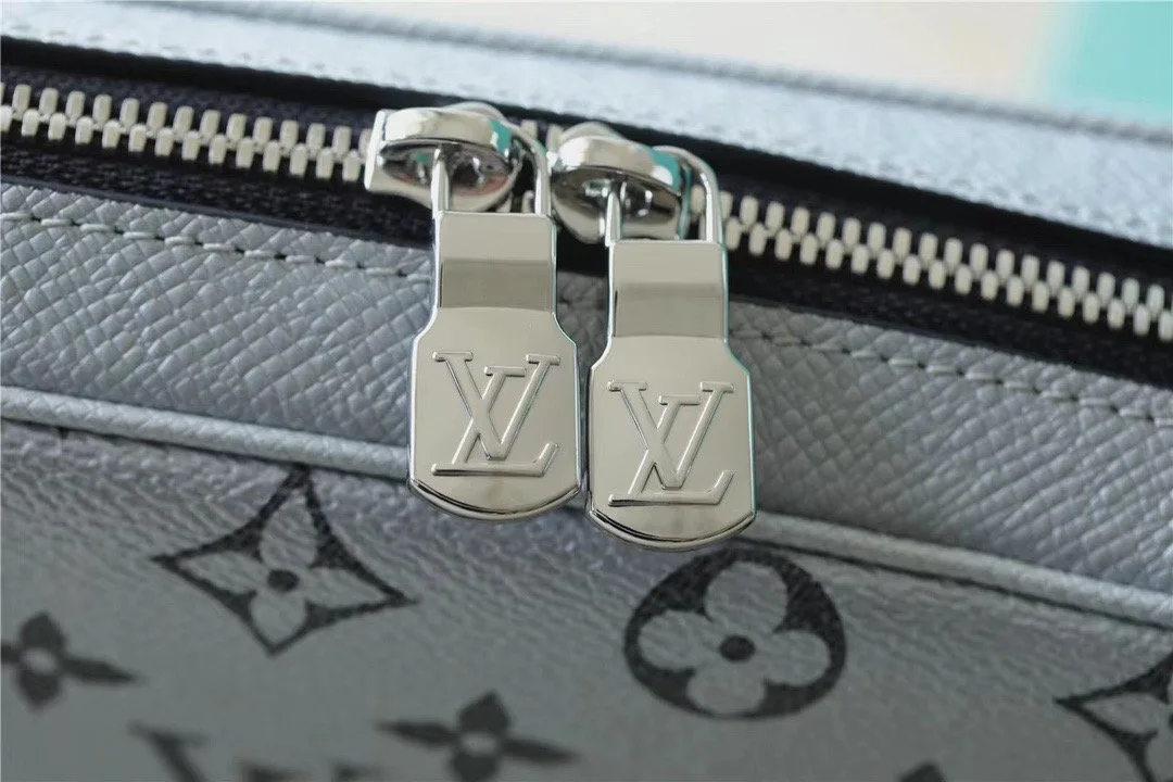 Louis Vuitton Outdoor Messenger Bag Monogram/Taiga Gunmetal Grey / - Image 5