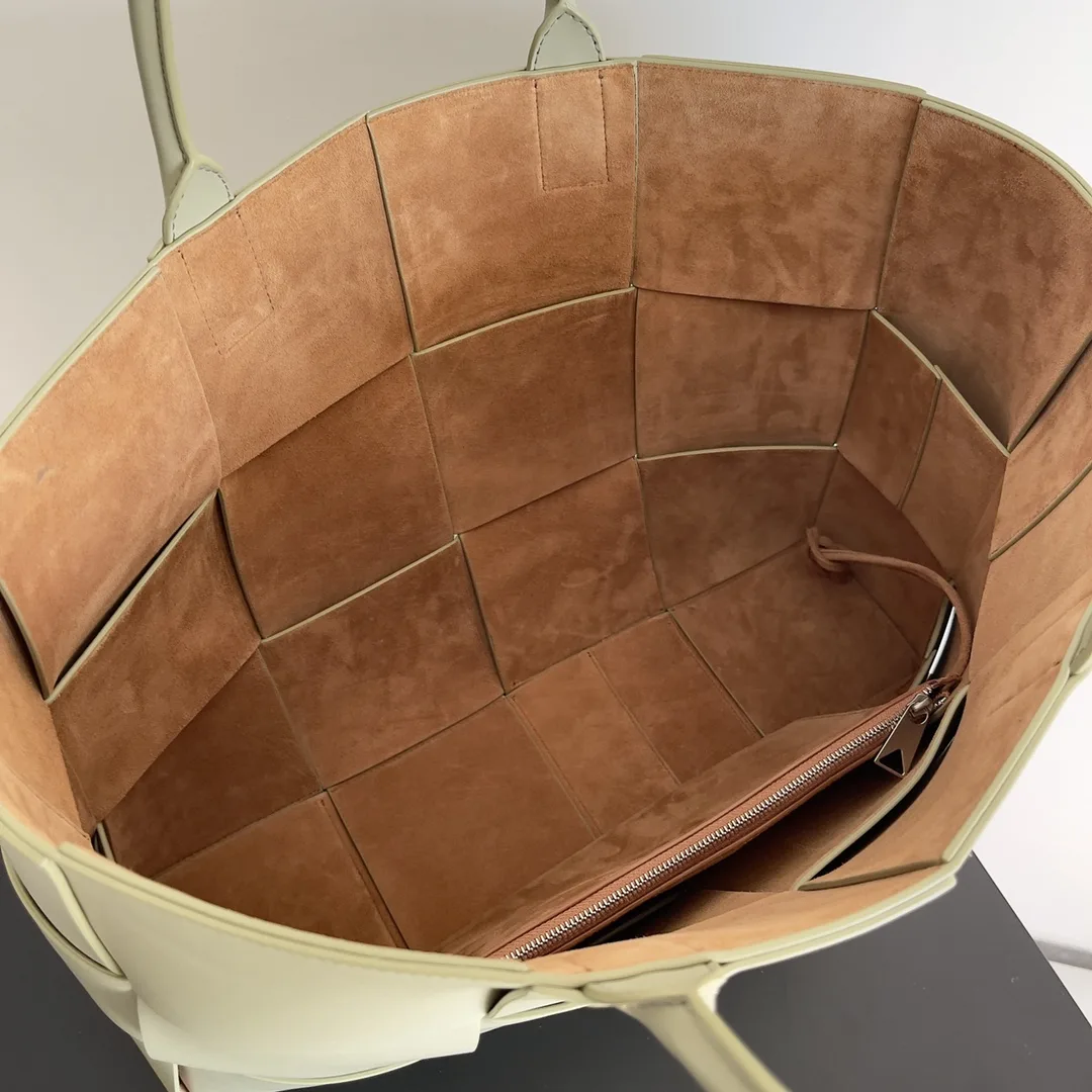Alternative view of Bottega Veneta Large Arco Tote Bag Beige