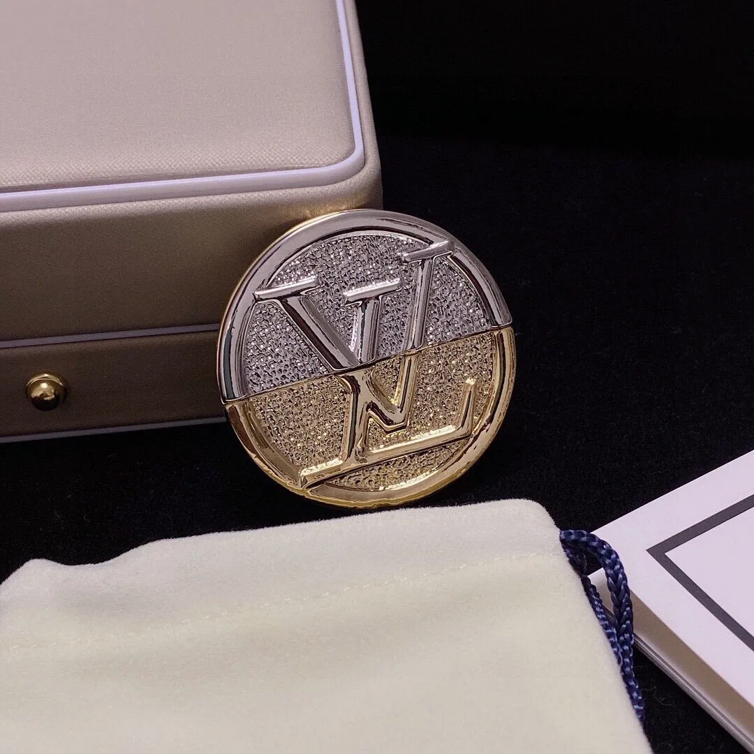 Louis Vuitton Brooch - Image 9