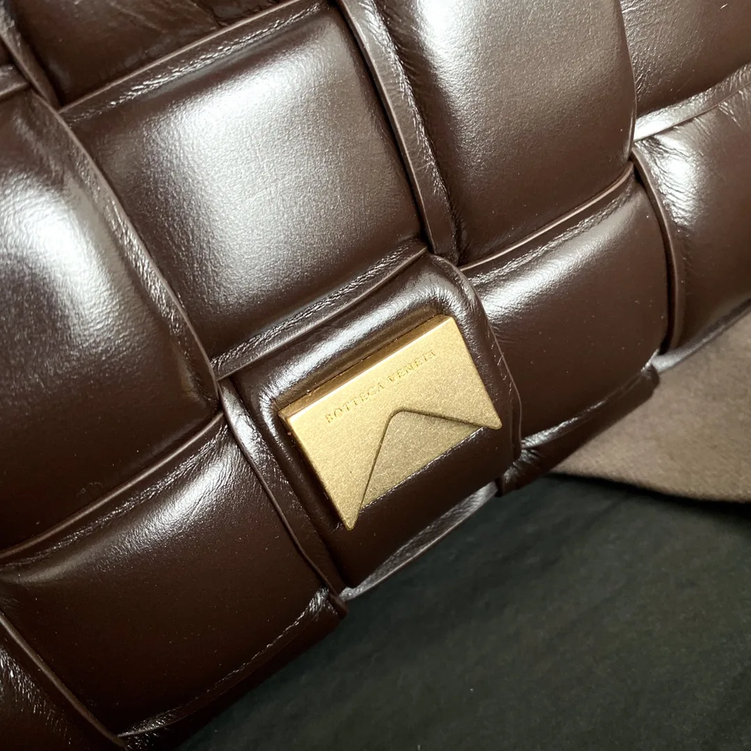 Bottega Veneta Padded Cassette Bag / In Fondant - Image 3