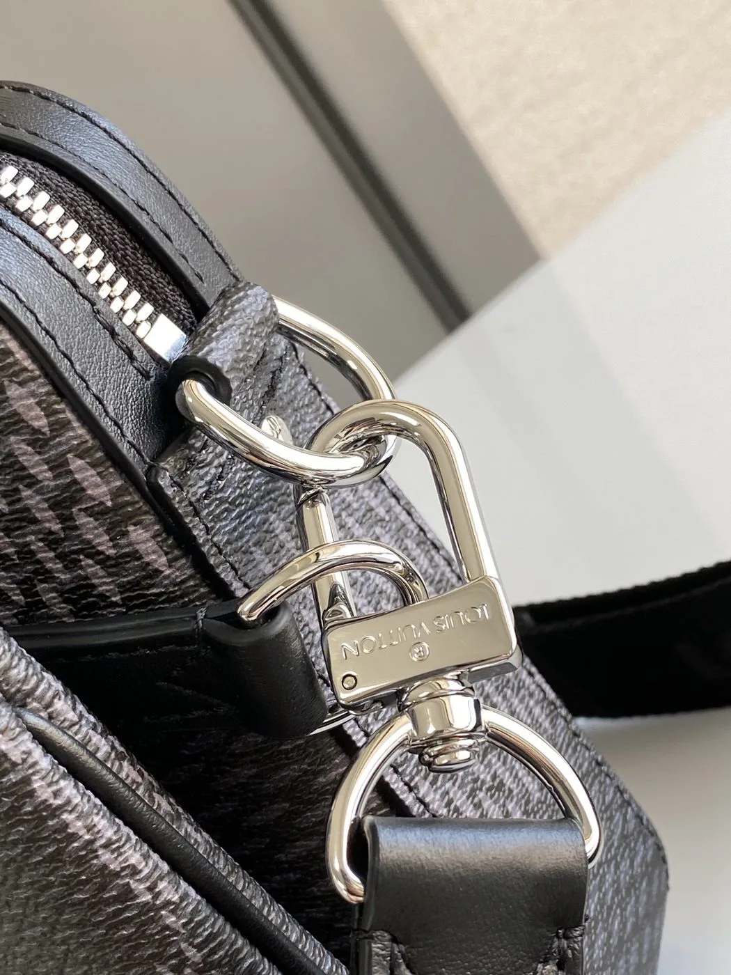 Louis Vuitton Trio Messenger Damier Graphite Black - Image 3
