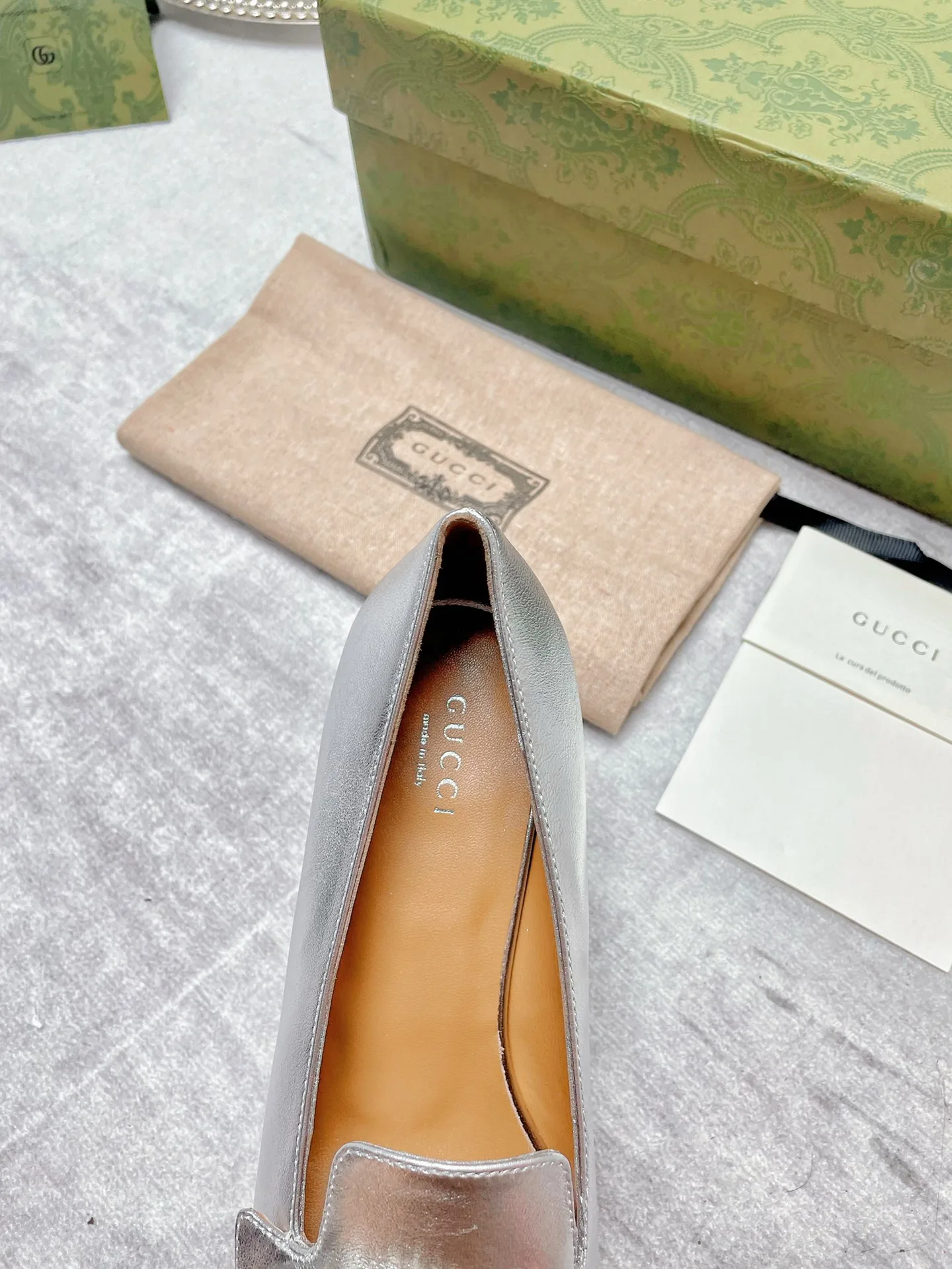 Gucci Women’s Mid-Heel Pump With GG Logo Silver - Image 8