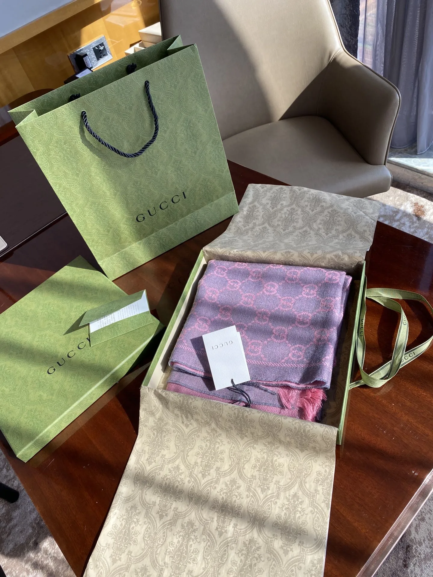 Gucci GG Lamé Lacquard Stole Scarf Pink / - Image 9