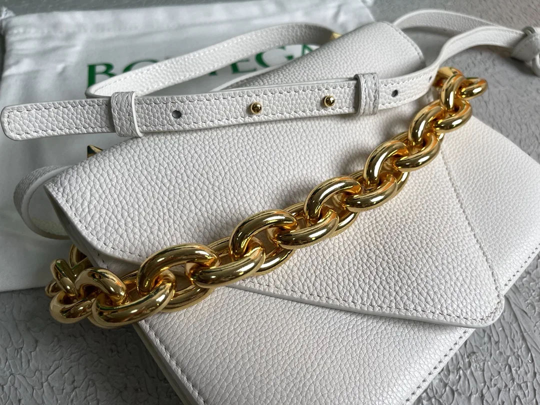 Bottega Veneta Mount White - Image 4