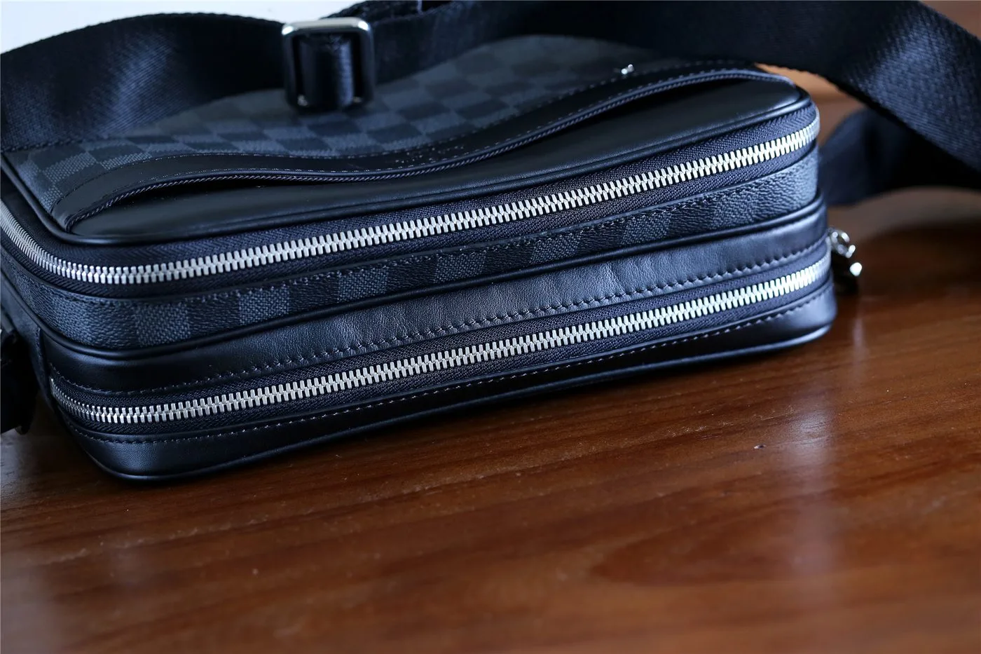 Louis Vuitton Trocadero Messenger NM PM Damier Graphite - Image 3