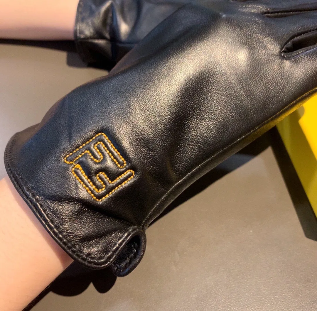 Fendi Gloves In Black - Image 9