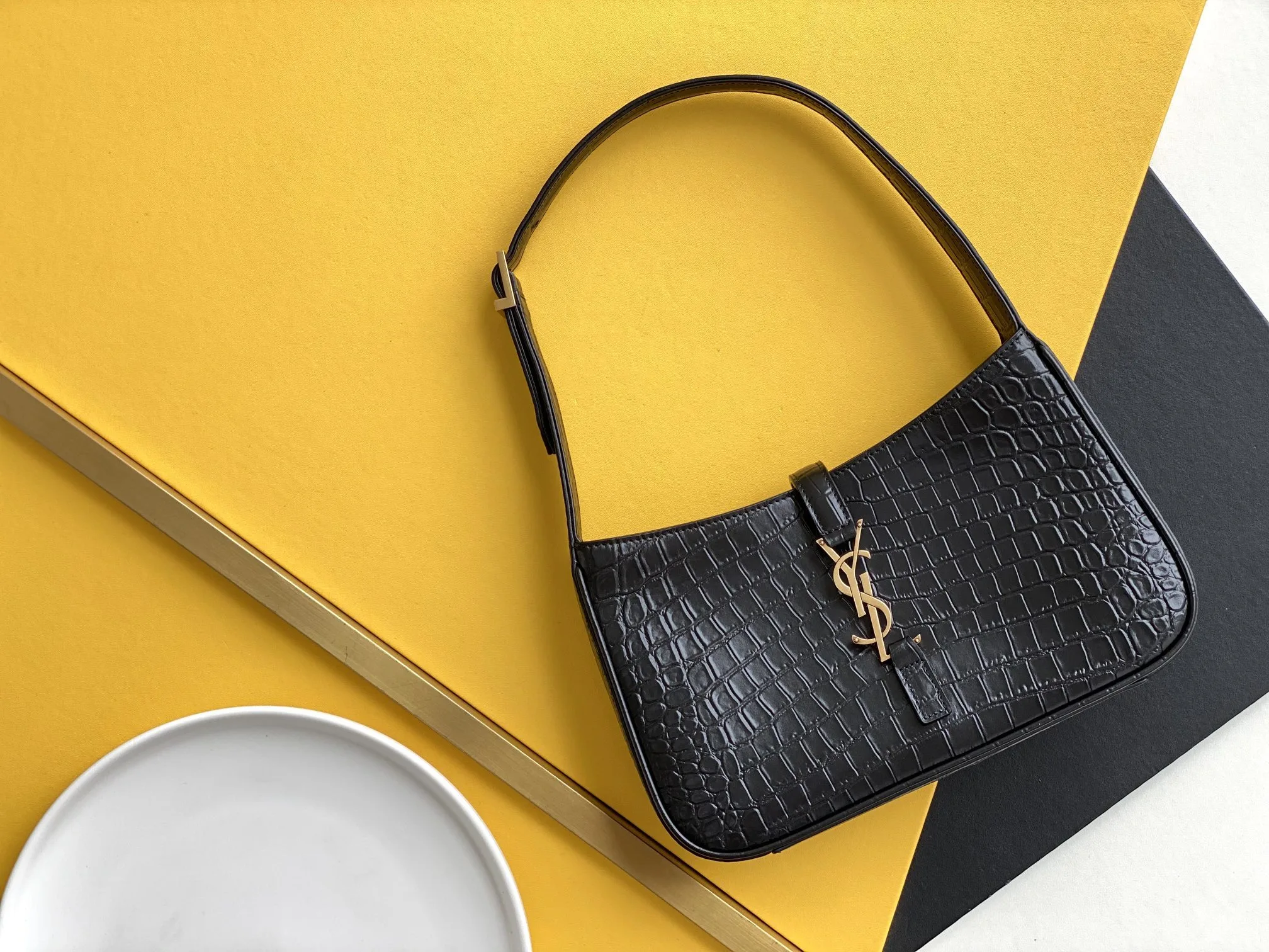 Saint Laurent LE