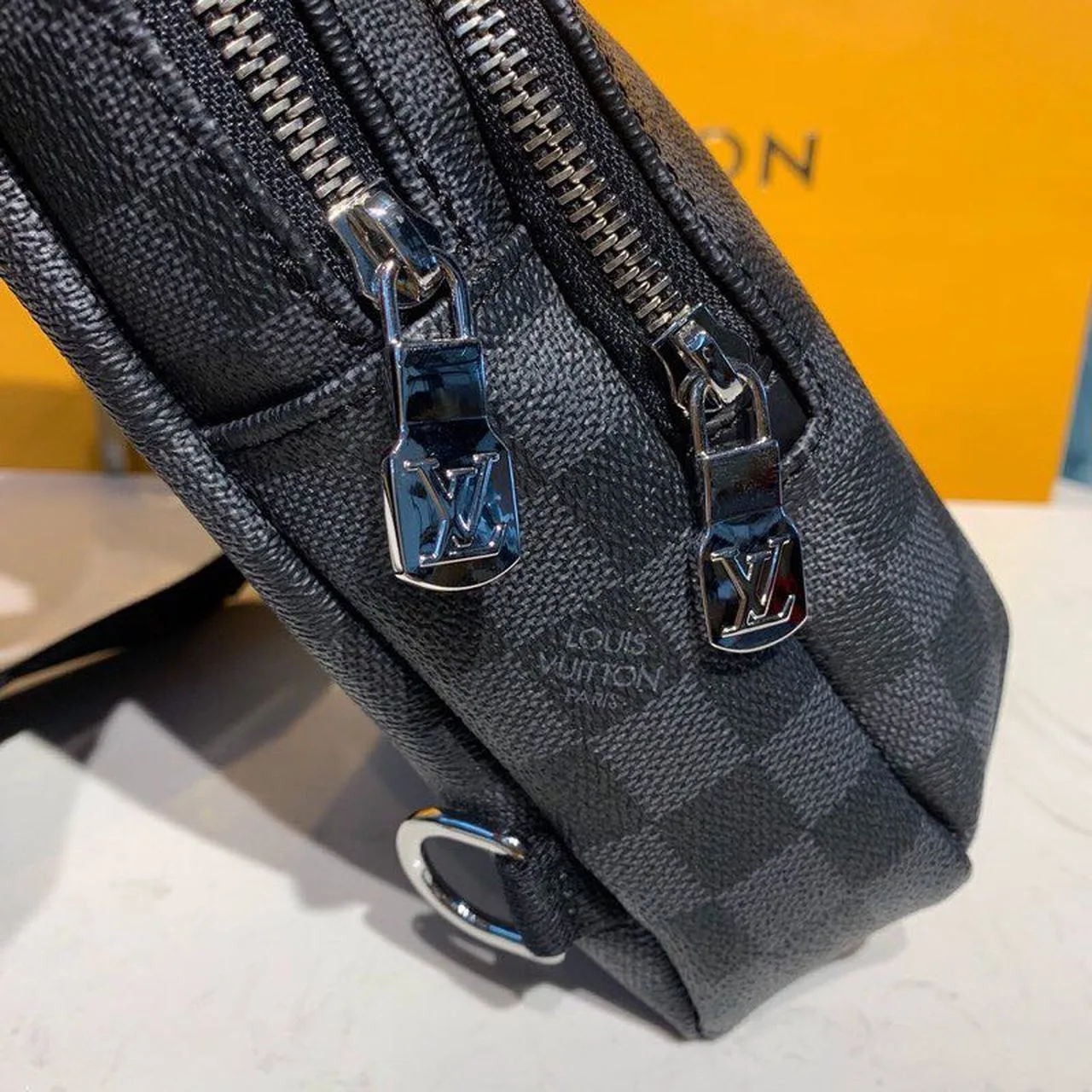 Louis Vuitton Avenue Sling Bag Damier Graphite Canvas Spring/Summer Collection , Black - Image 4