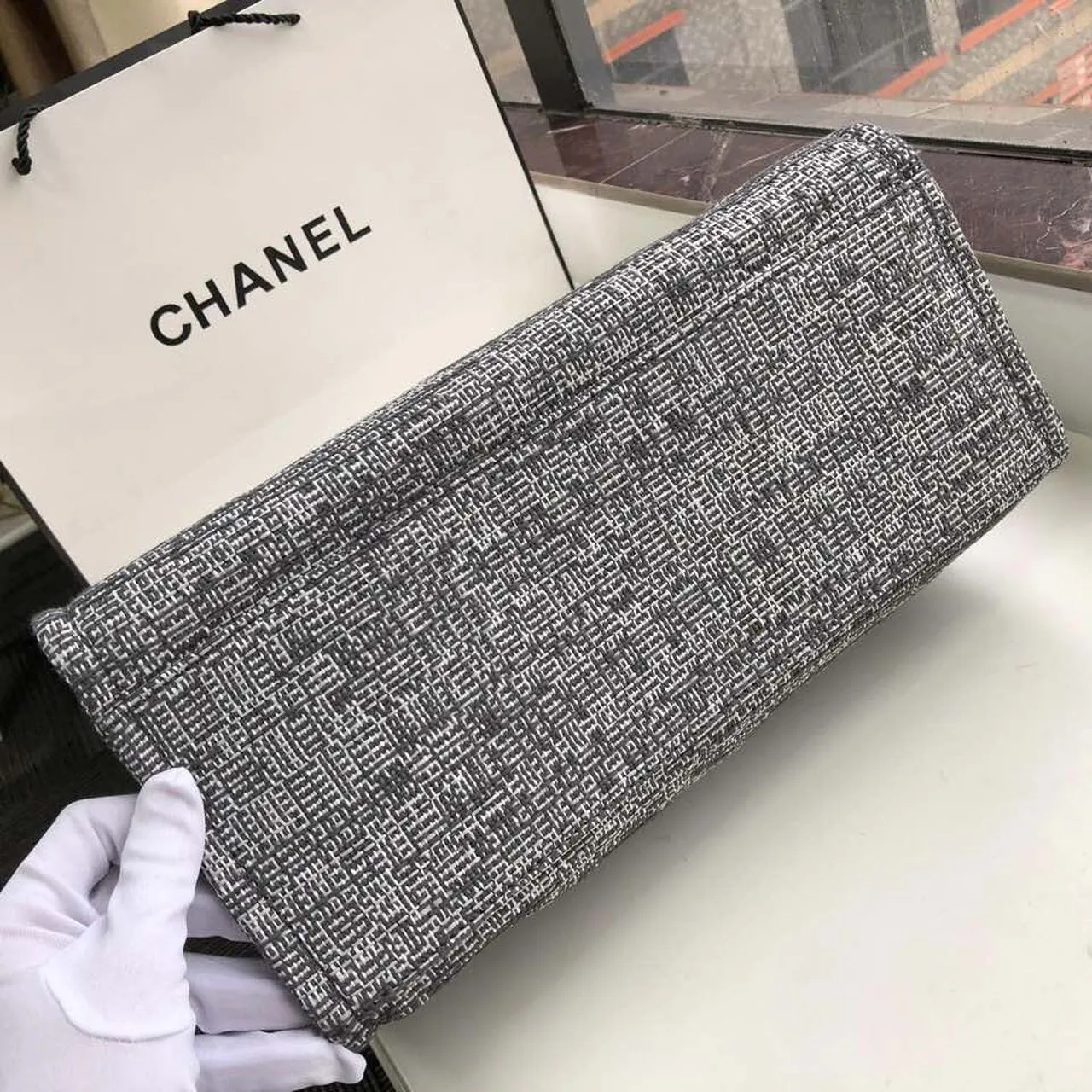 Chanel Deauville Tote Bag in Raffia Canvas, Black/White , / - Image 5