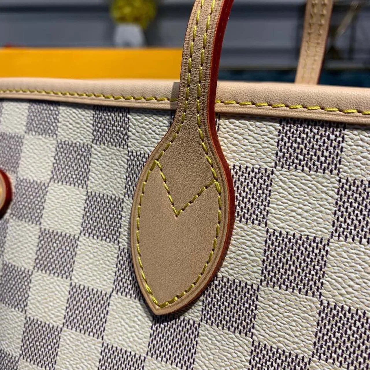 Louis Vuitton Neverfull MM Tote Bag / Beige Damier Azur Canvas Gold Hardware - Image 9