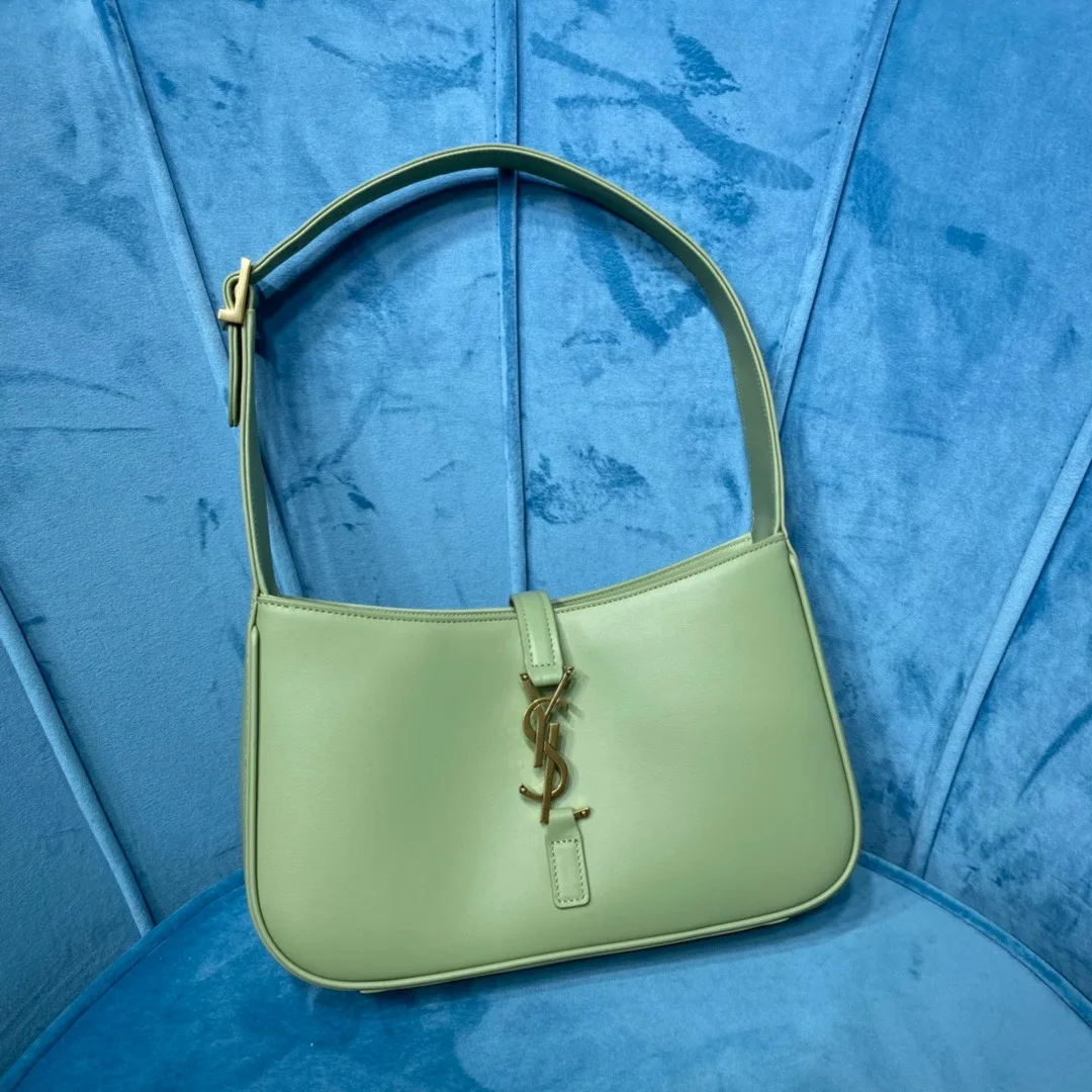 Saint Laurent Le