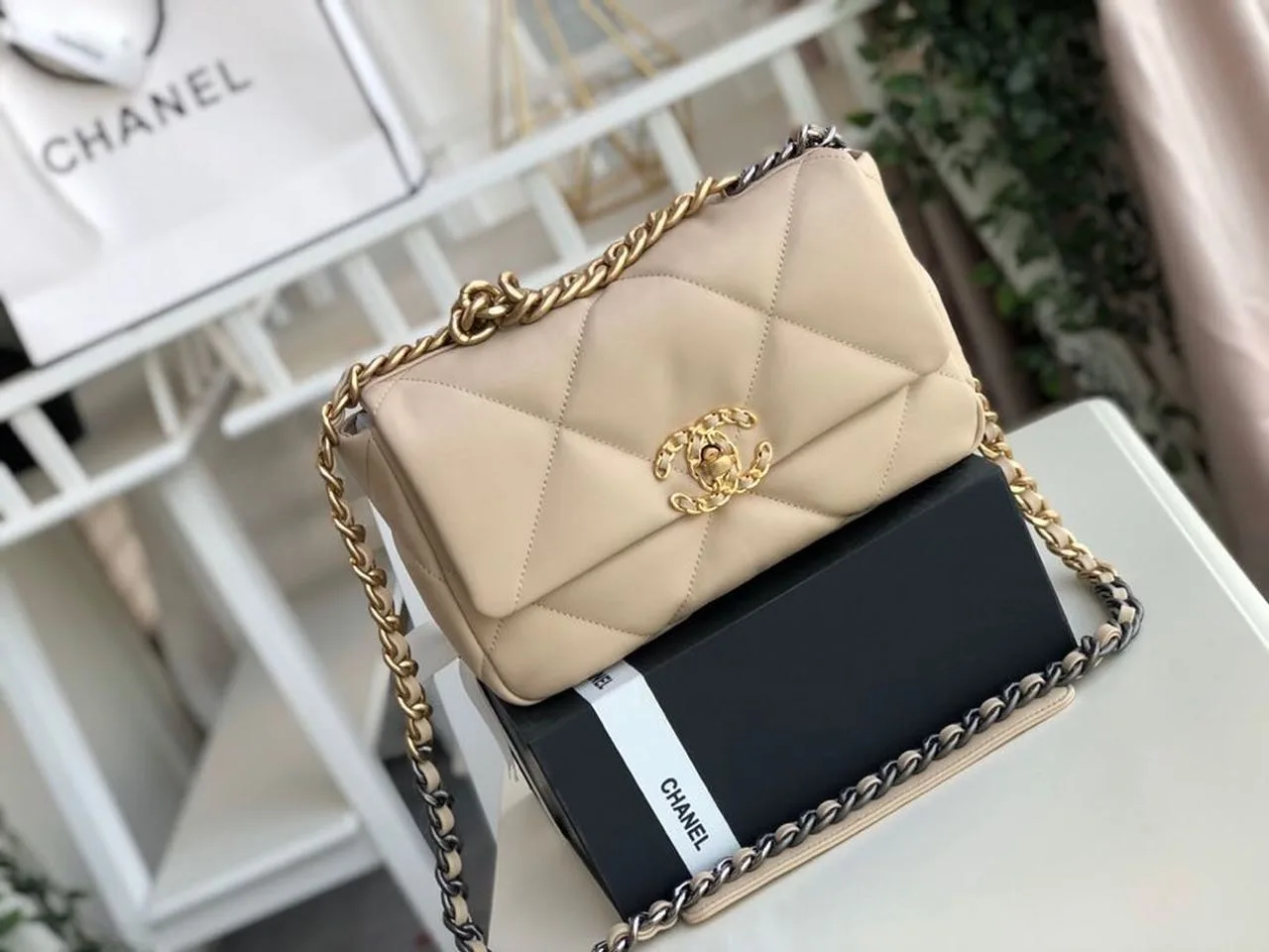Chanel 19 Flap Bag Crossbody / Beige - Image 2