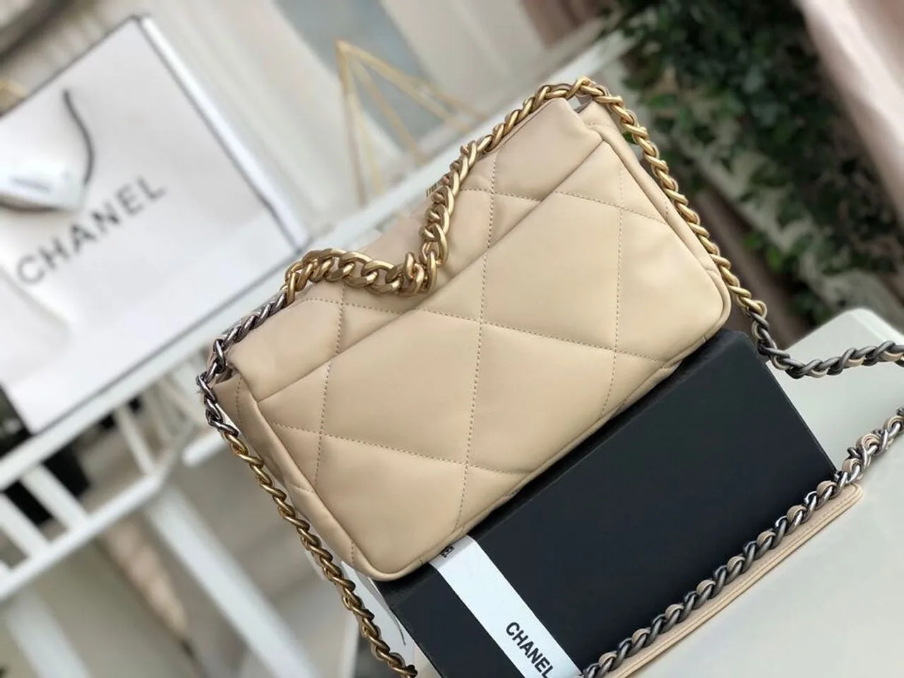 Chanel 19 Flap Bag Crossbody / Beige - Image 3