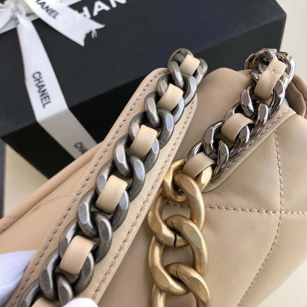 Chanel 19 Flap Bag Crossbody / Beige - Image 6