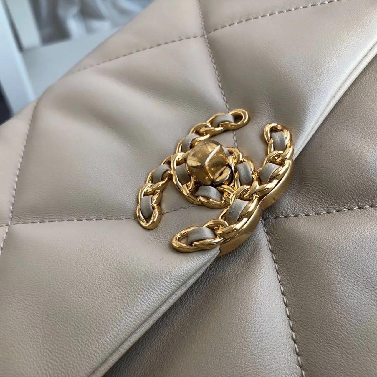 Chanel 19 Flap Bag Beige / - Image 6