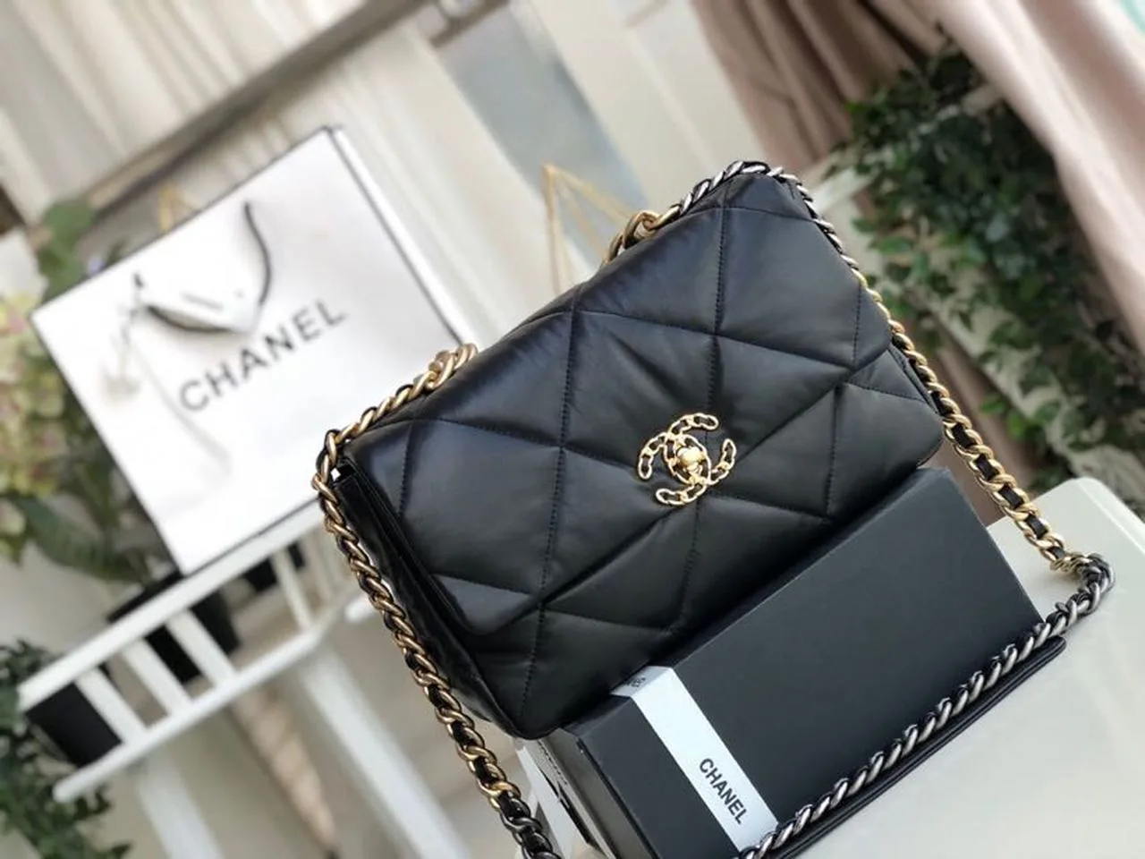Chanel 19 HandBag Black / - Image 5