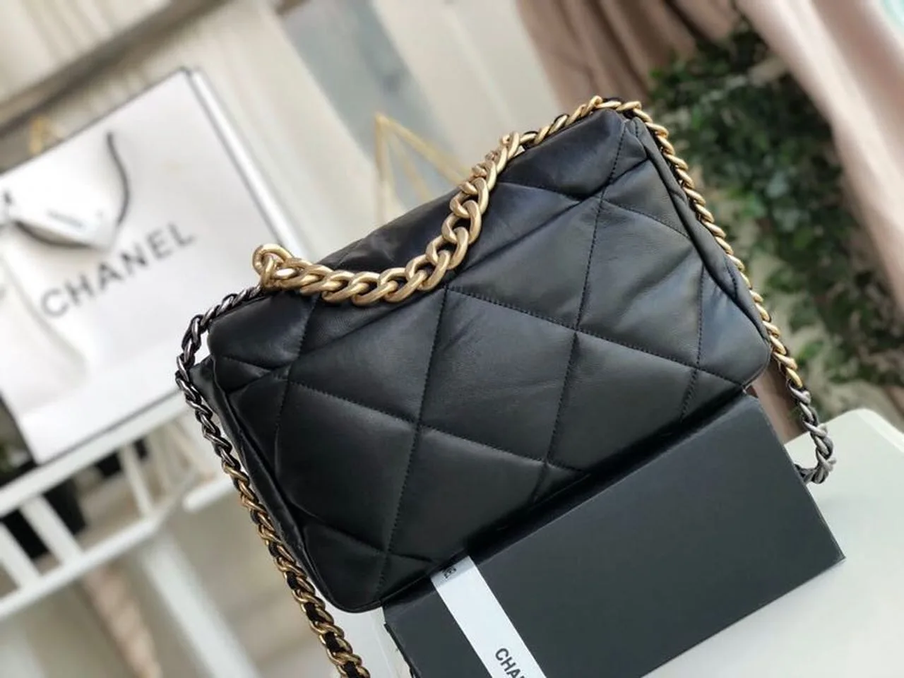 Chanel 19 HandBag Black / - Image 3