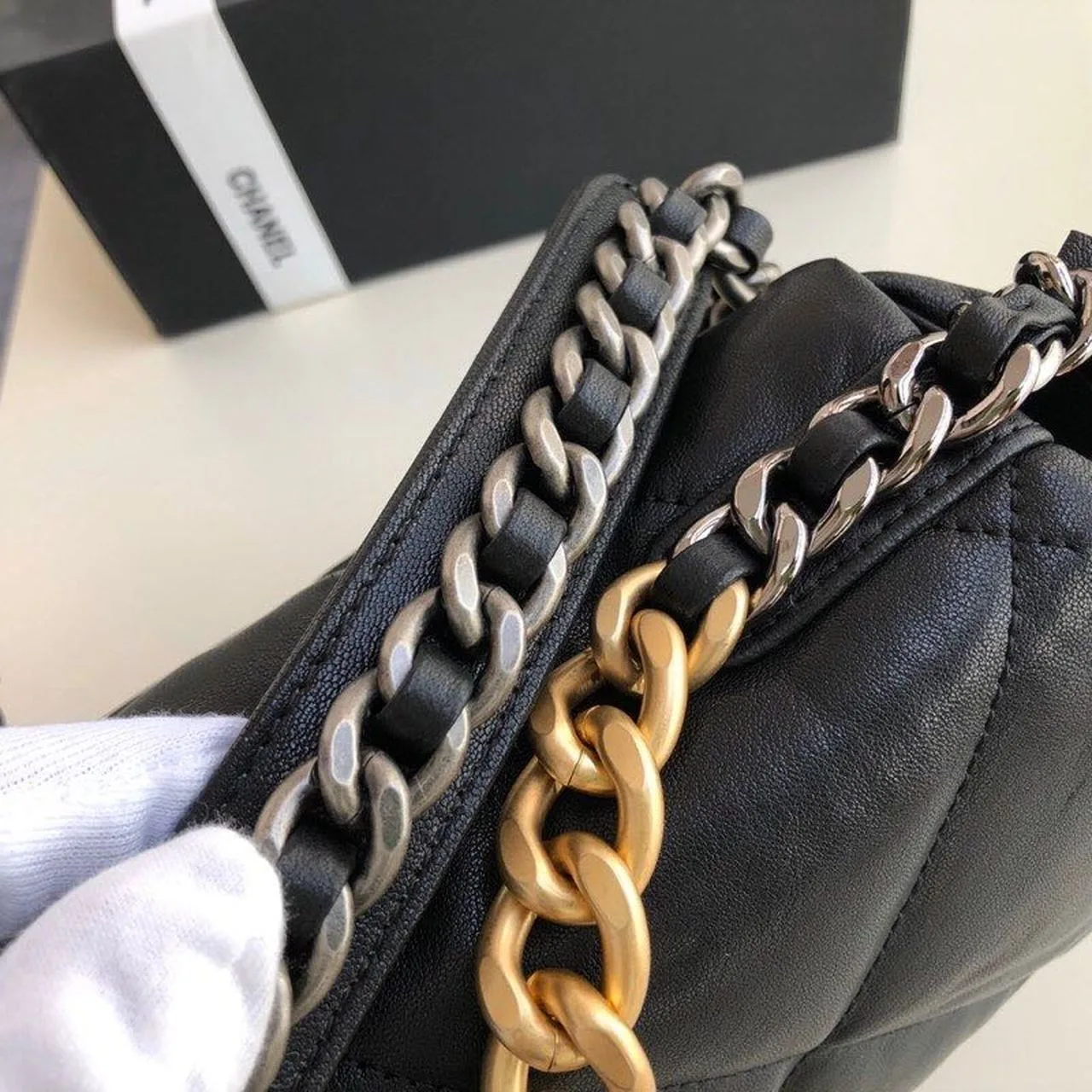 Chanel 19 HandBag Black / - Image 10