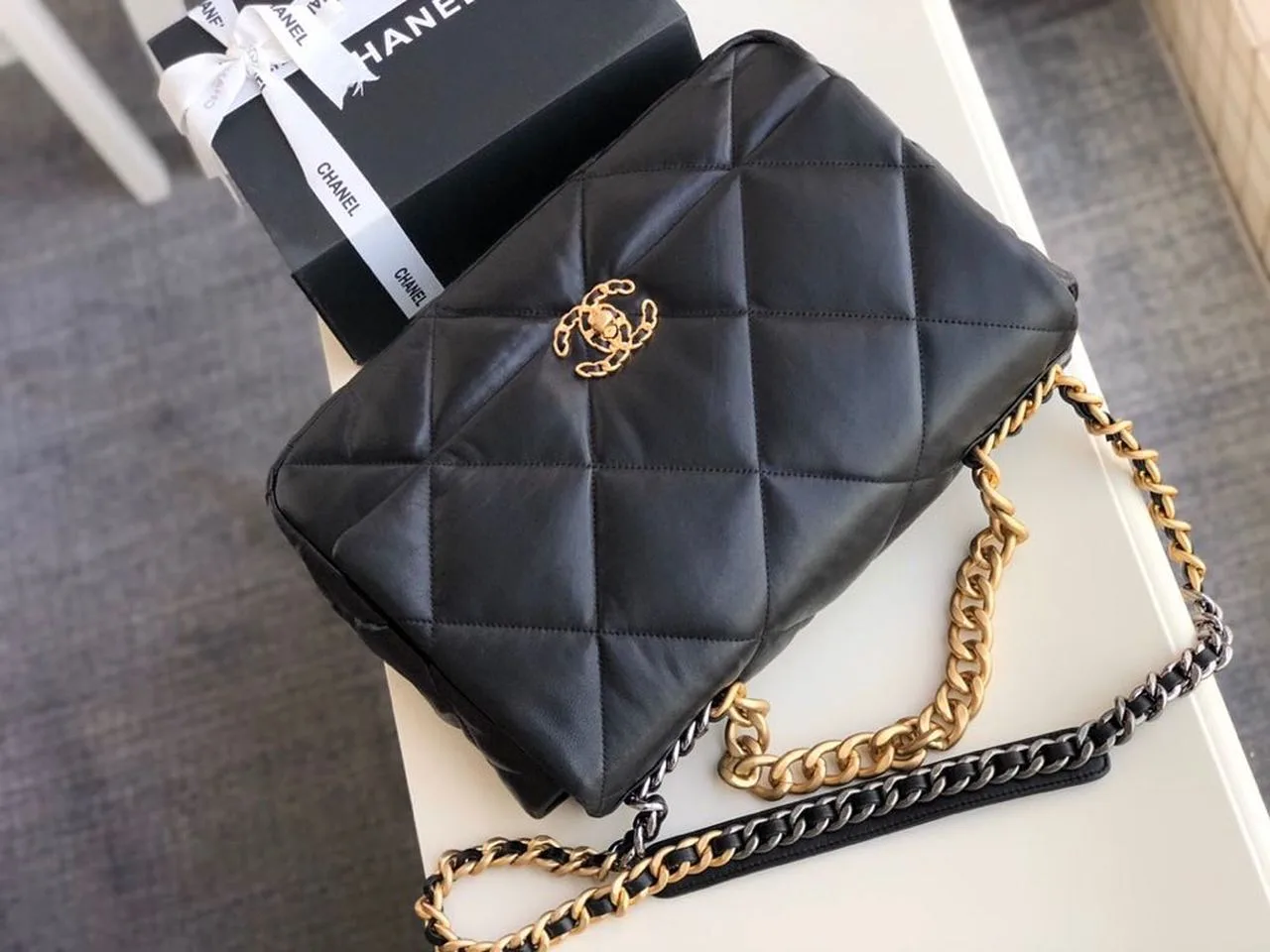 Chanel 19 Maxi Handbag Black - Image 3