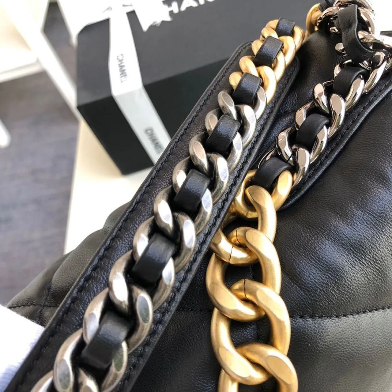 Chanel 19 Maxi Handbag Black - Image 4