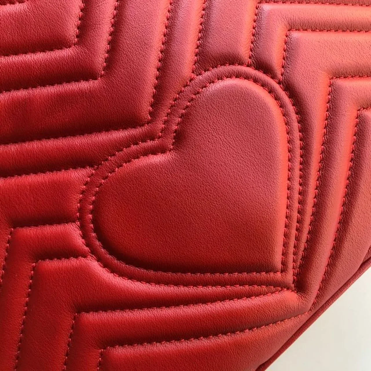 Gucci Marmont Small Matelassé Shoulder Bag Hibiscus Red Matelassé Chevron / GG - Image 6