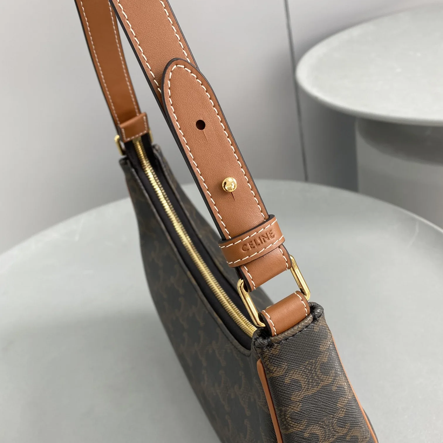 Celine Ava Bag In Triomphe Canvas Brown / .04LU - Image 7