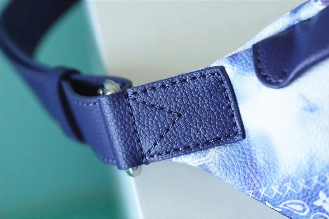 Louis Vuitton Discovery Bumbag PM / Monogram Blue Silver Hardware - Image 6