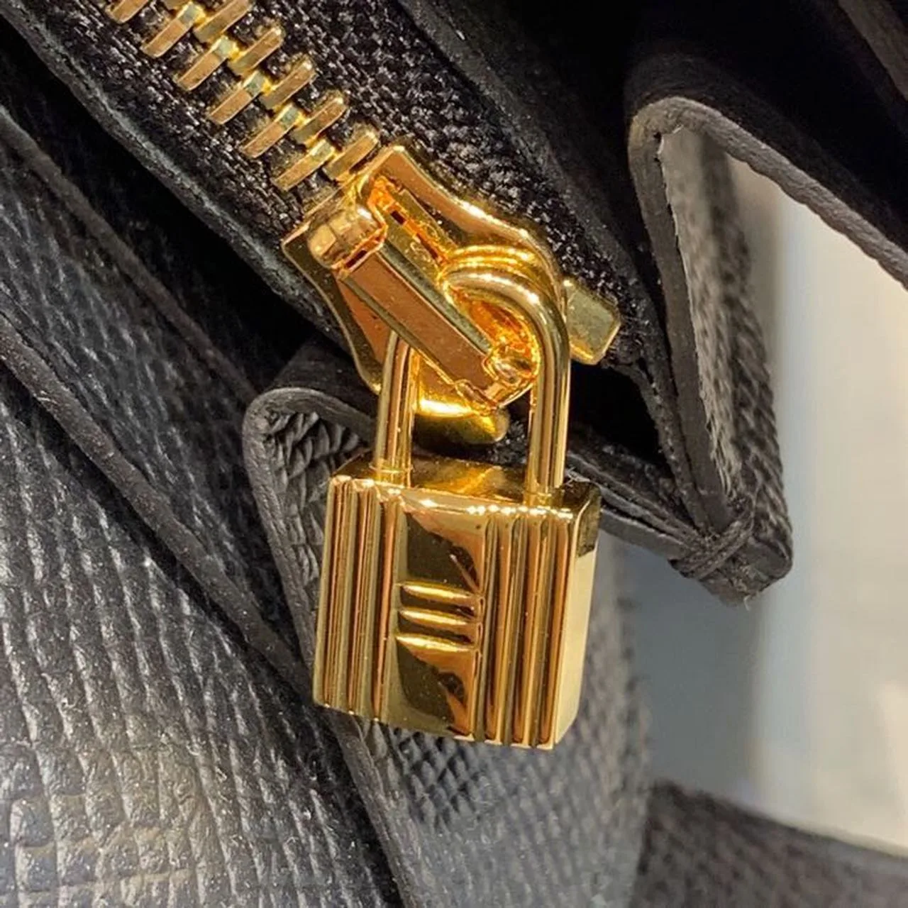 Hermes Kelly Wallet To Go Woc Black With Gold Toned Hardware Bag / - Image 18