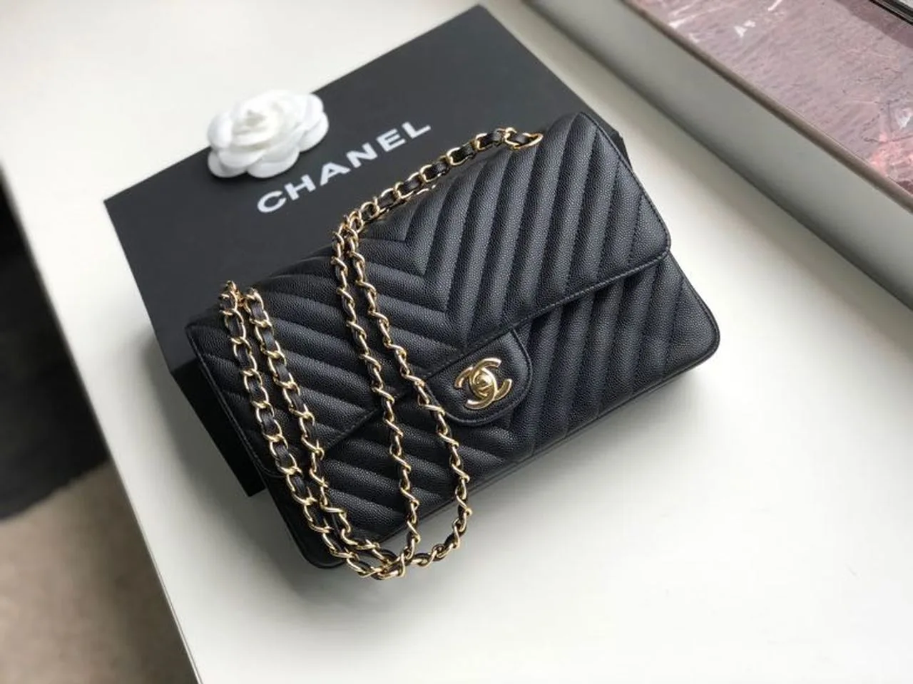 Chanel Chevron Classic Flap Medium Crossbody Bag / Black Gold Toned Hardware - Image 3