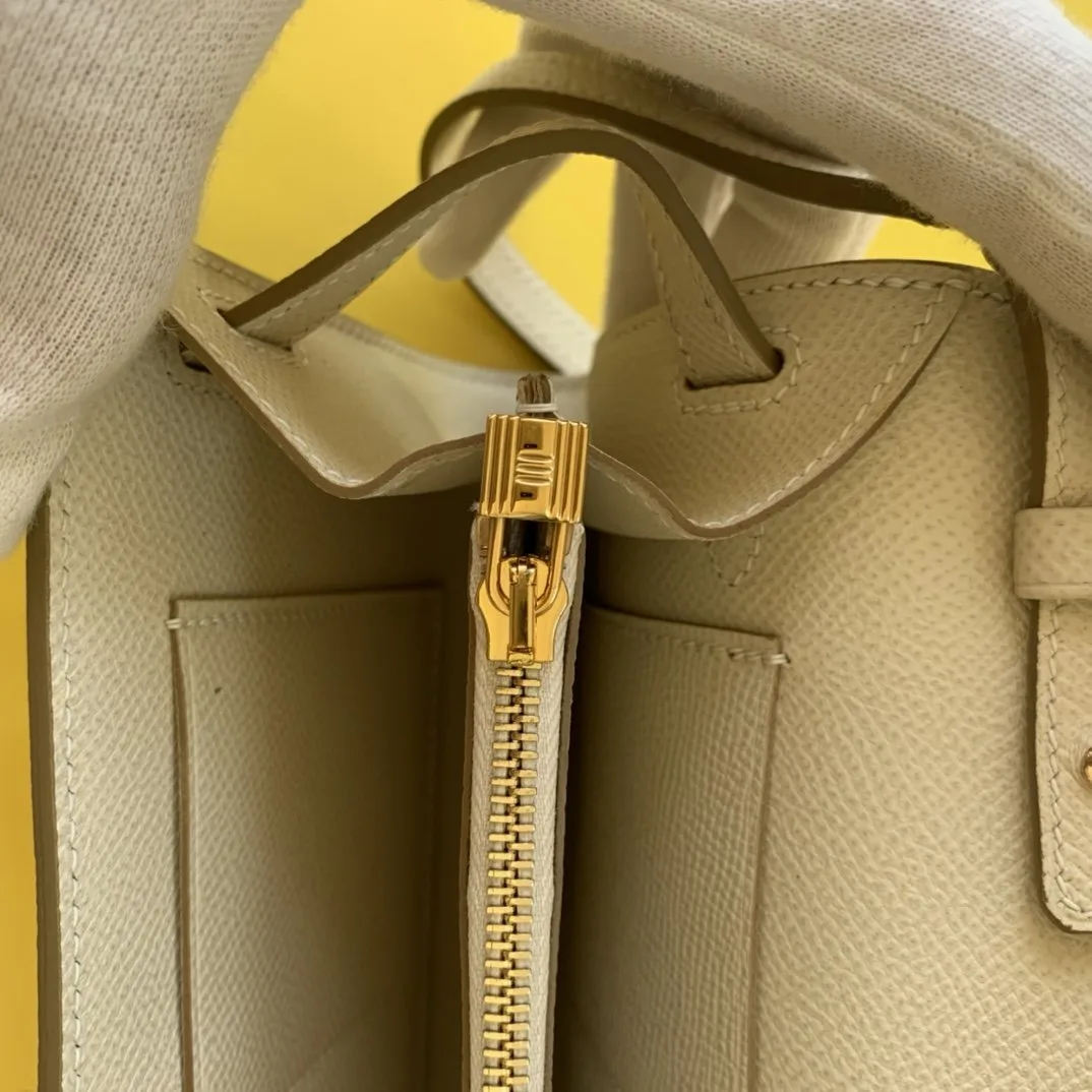 Hermes Kelly Classique To Go Wallet / Gold Toned Hardware Cream - Image 6