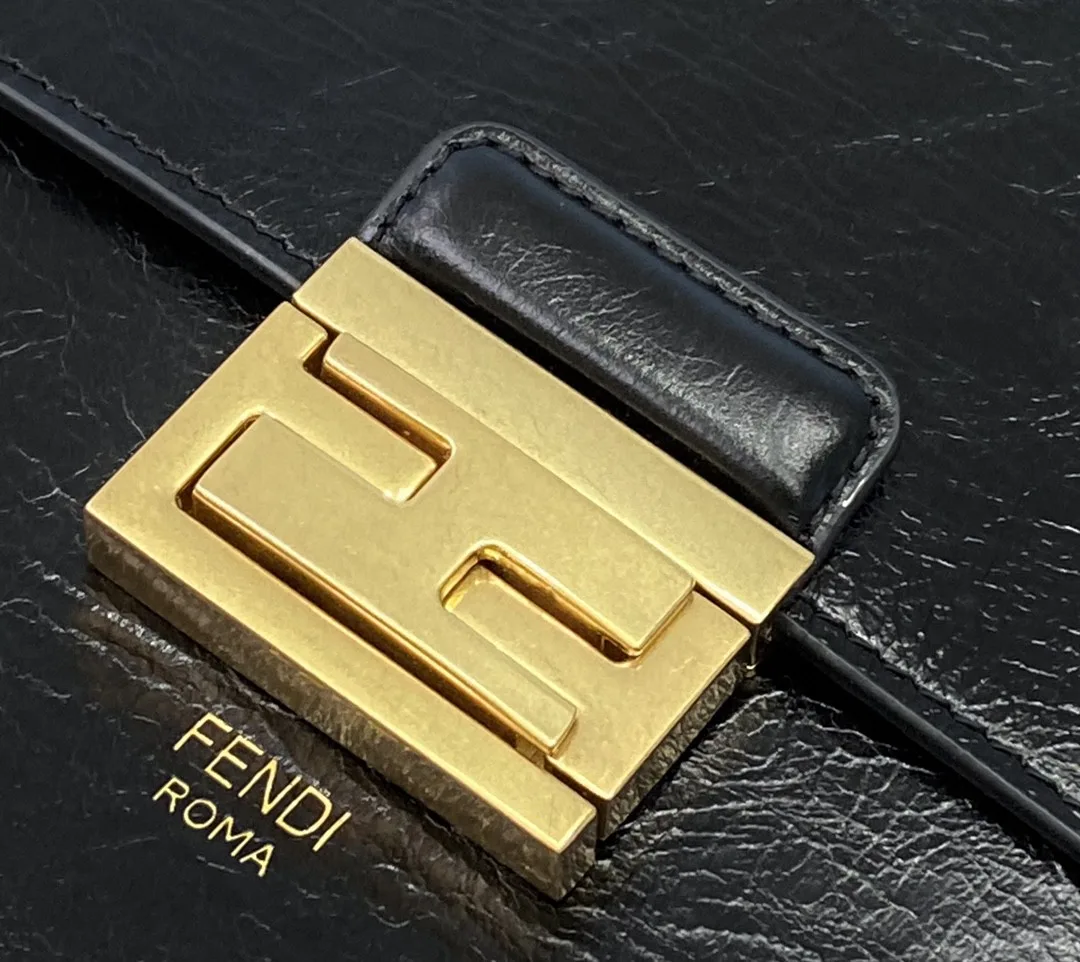 Fendi Kan U Small Black Bag For Woman / - Image 4