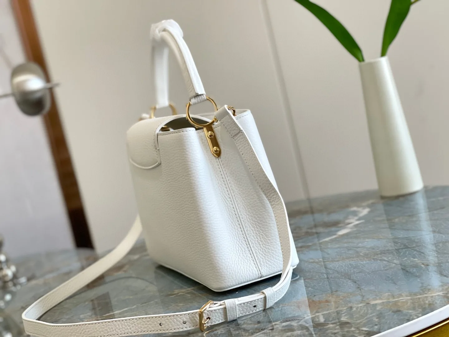 Louis Vuitton Capucines MM Top Handle Bag / White Gold Hardware - Image 4