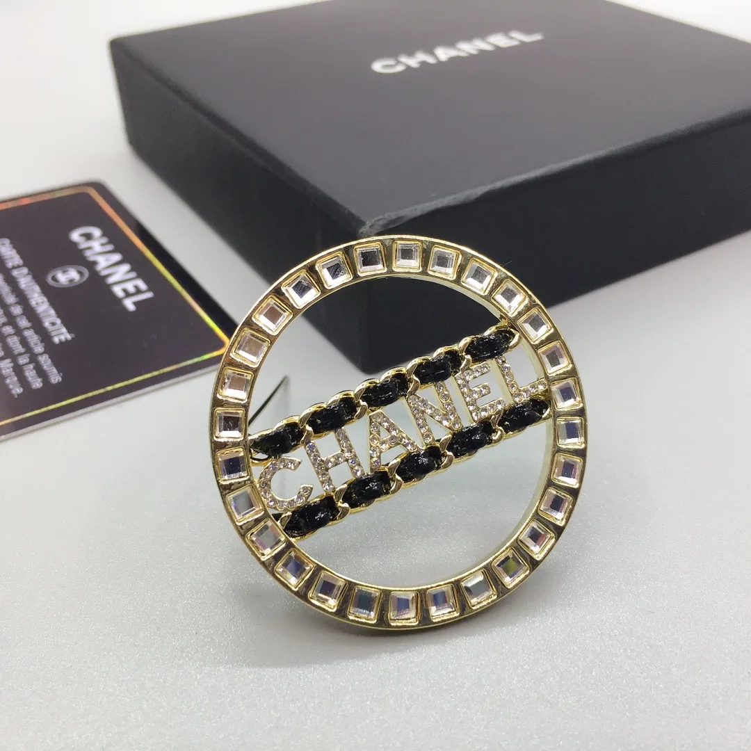 Chanel Brooch Gold-toned Hardware - Image 3