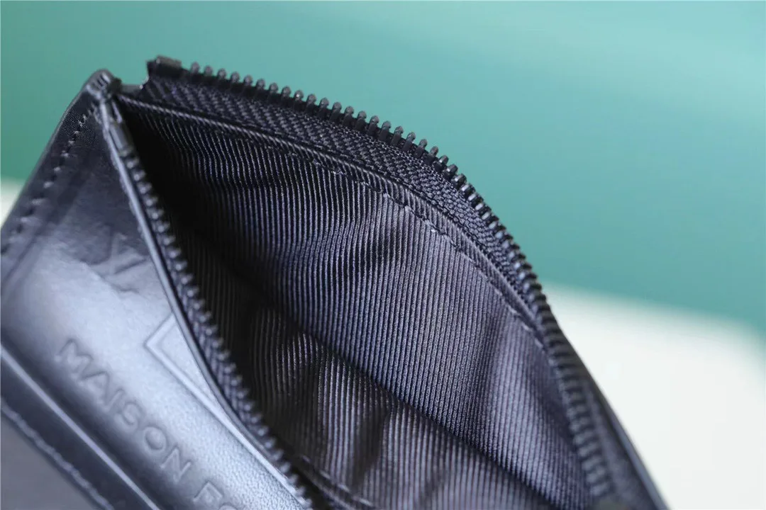 Louis Vuitton Messenger Voyage Aerogram Black - Image 3