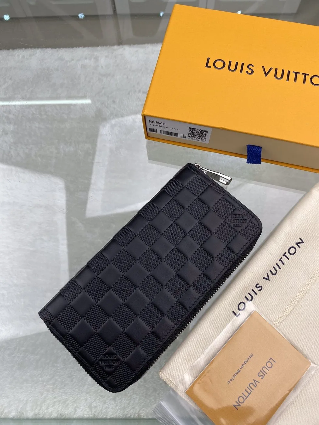 Louis Vuitton Zippy Wallet Vertical Damier Infini - Image 4
