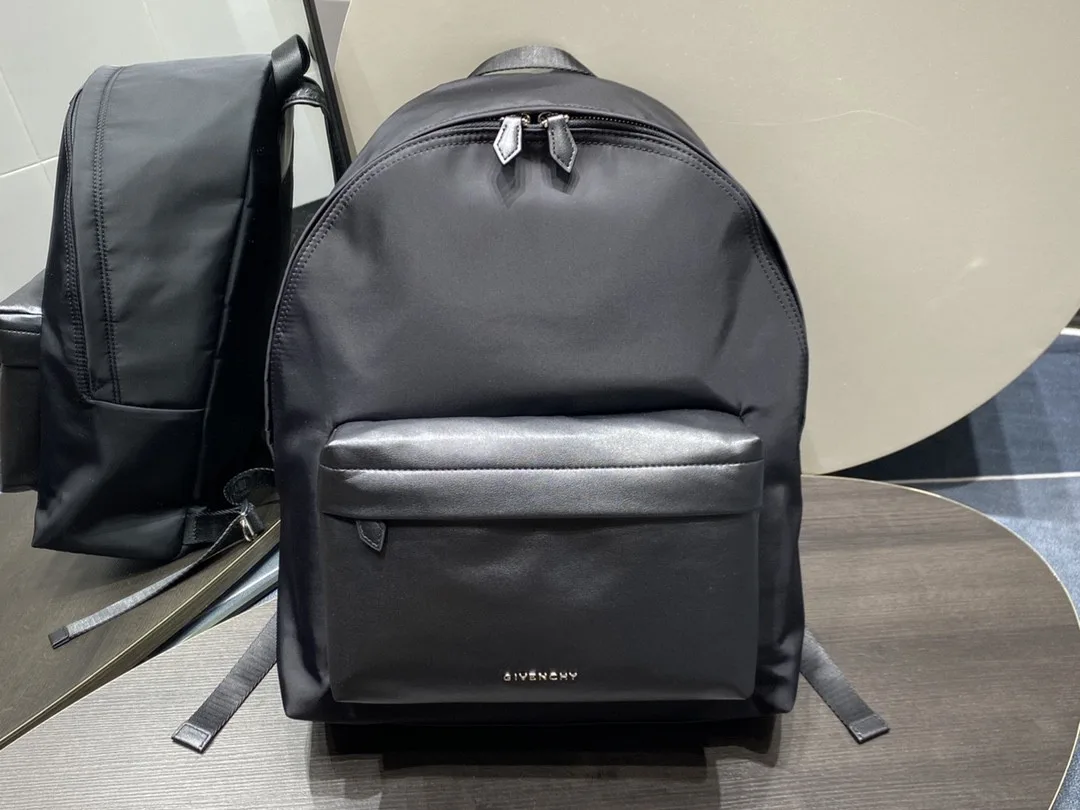 Givenchy Essentiel U