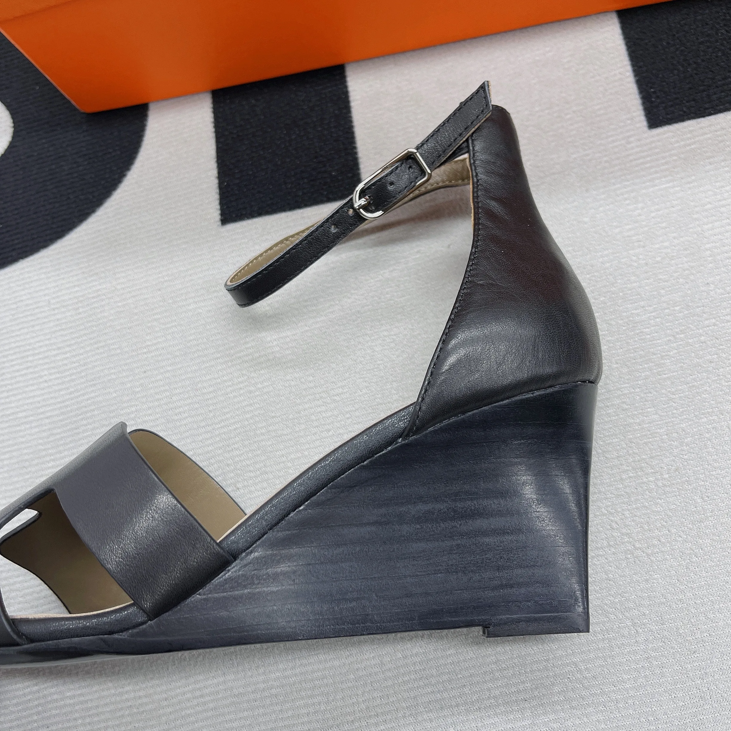 Hermes Legend Sandals Calfskin Leather Spring/Summer Collection Noir - Image 3