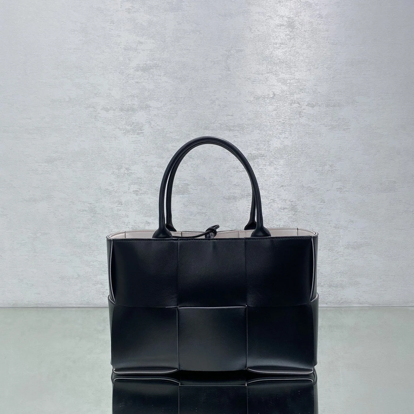 Alternative view of Bottega Veneta Small Arco Tote Bag Black