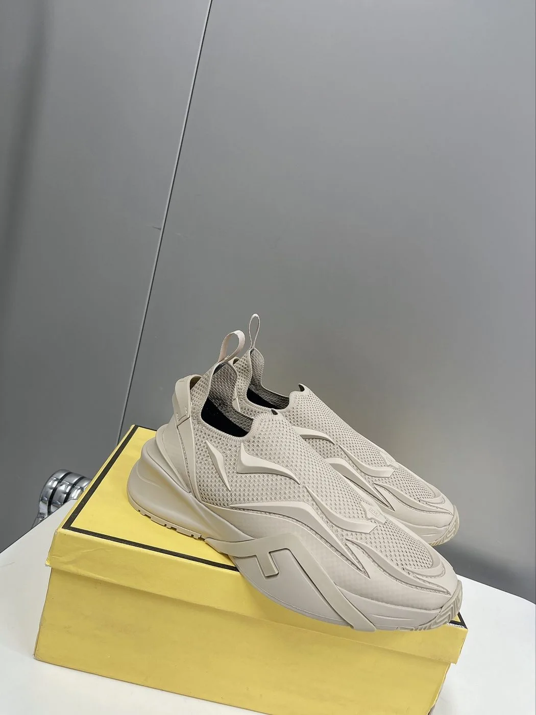 Fendi Low Trainers Sneakers Beige - Image 4