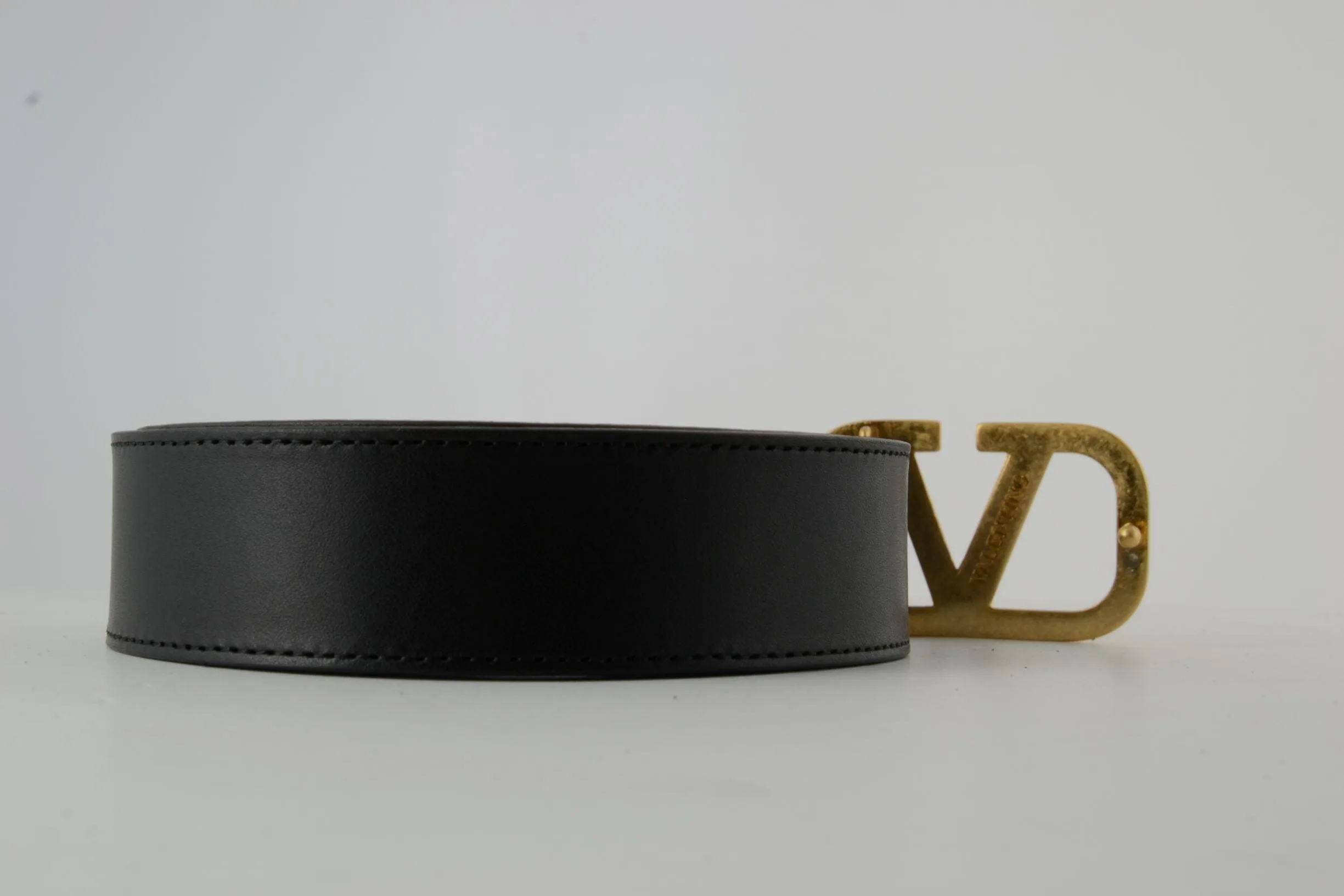 Black V Gold Buckle Leather Belt - Image 3