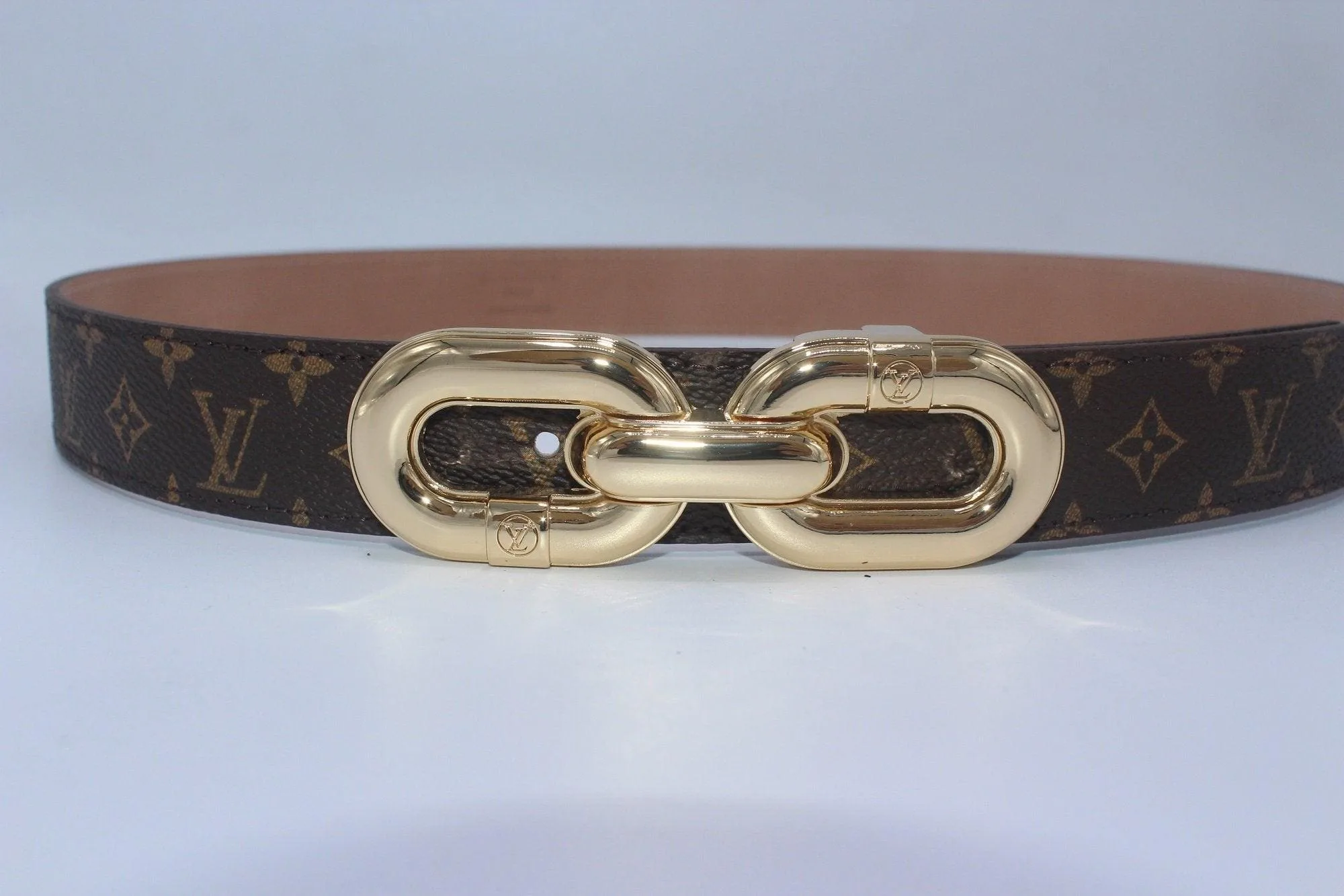 UrbanValore Gold Chain Buckle