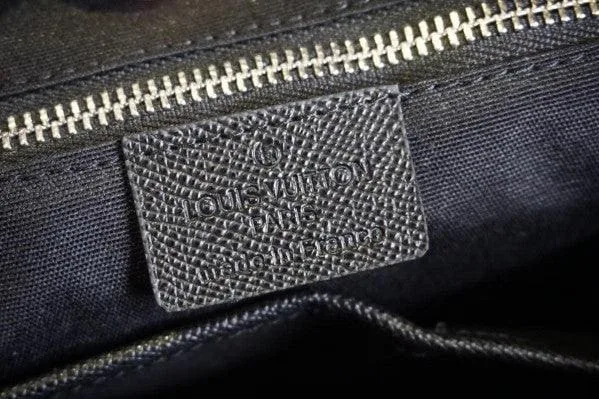 Amazing Porte-Documents Voyage PM Taiga Leather - Image 6