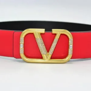 Alternative view of REVERSIBLE V DIAMOND LOGO SIGNATURE BELT IN GLOSSY CALFSKIN