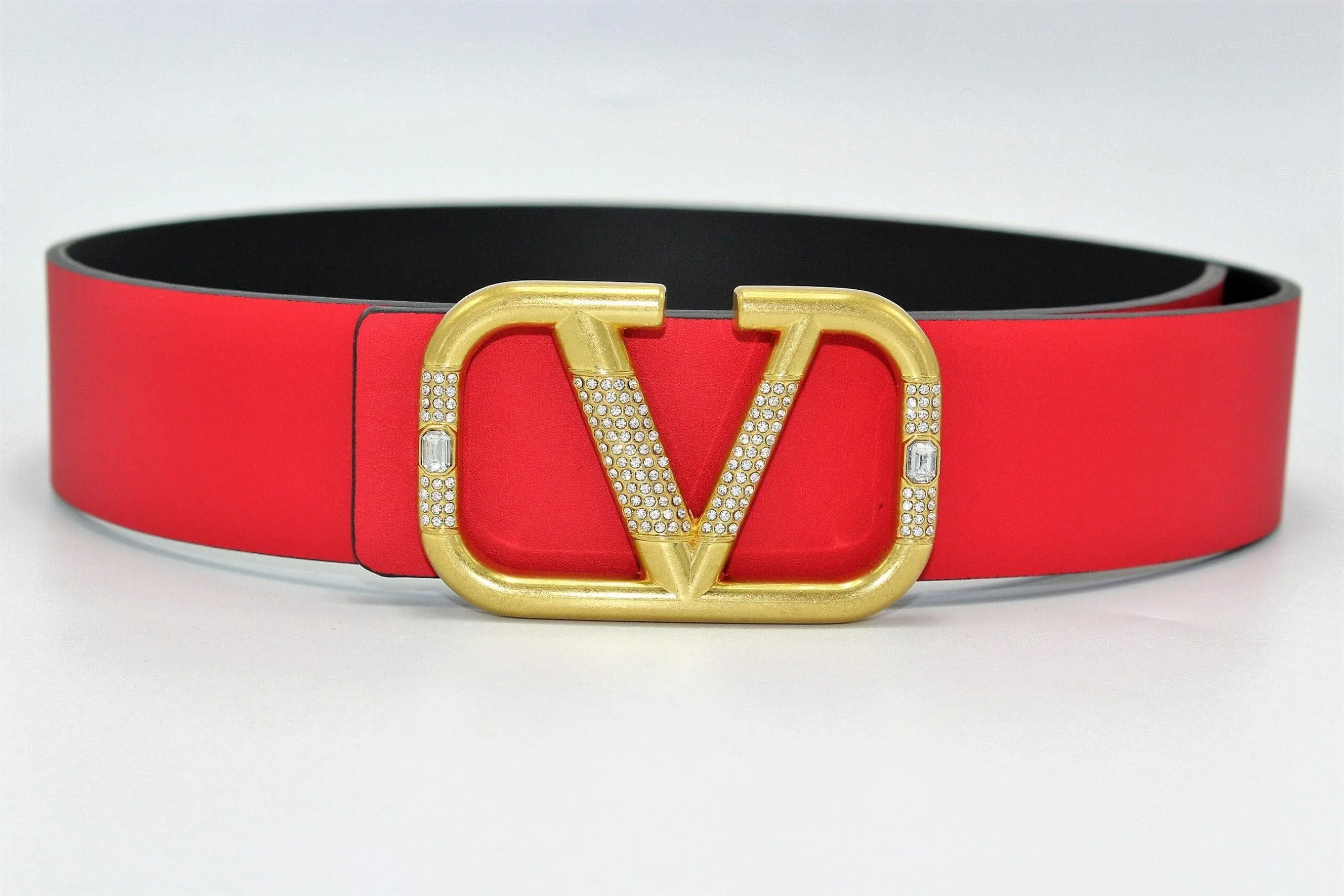 REVERSIBLE V DIAMOND LOGO SIGNATURE BELT IN GLOSSY CALFSKIN - Image 2