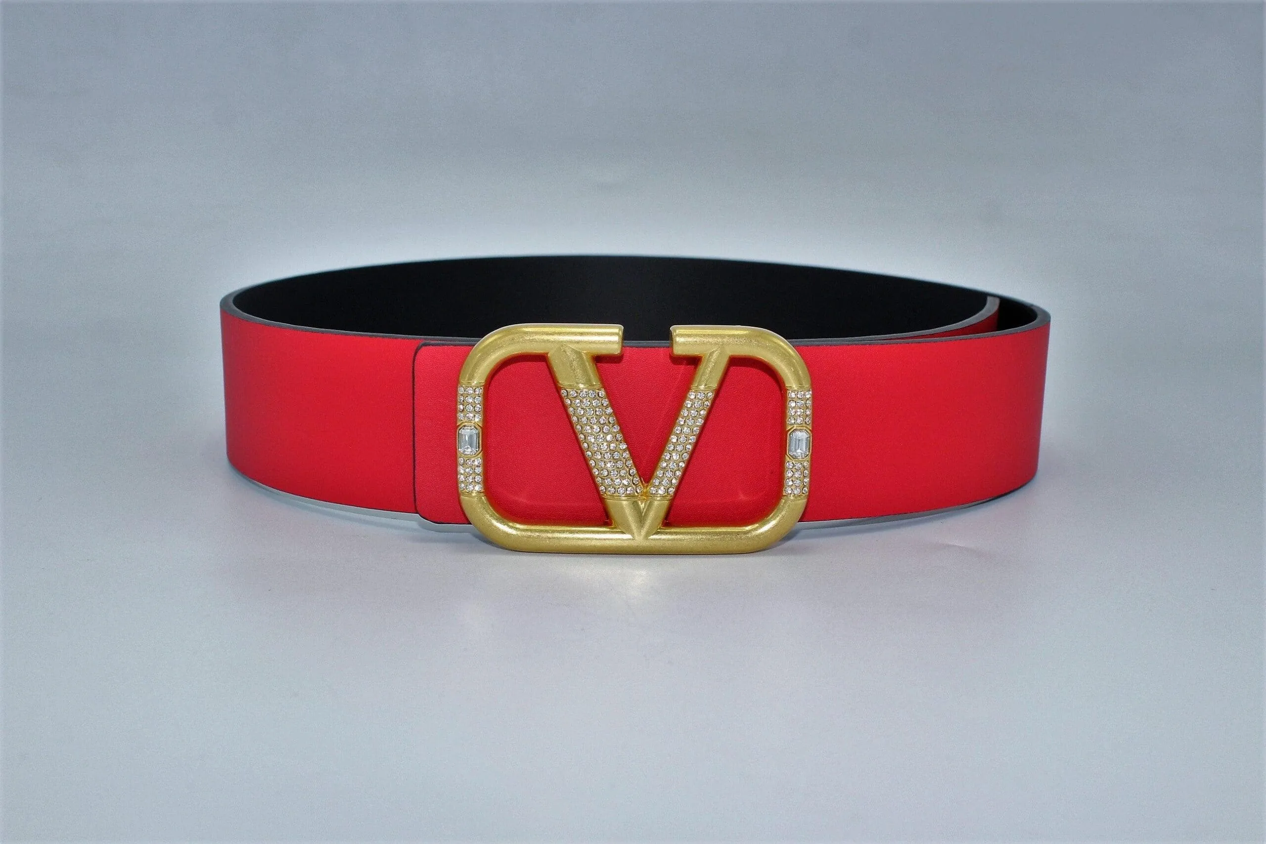 REVERSIBLE V DIAMOND LOGO SIGNATURE BELT IN GLOSSY CALFSKIN - Image 3