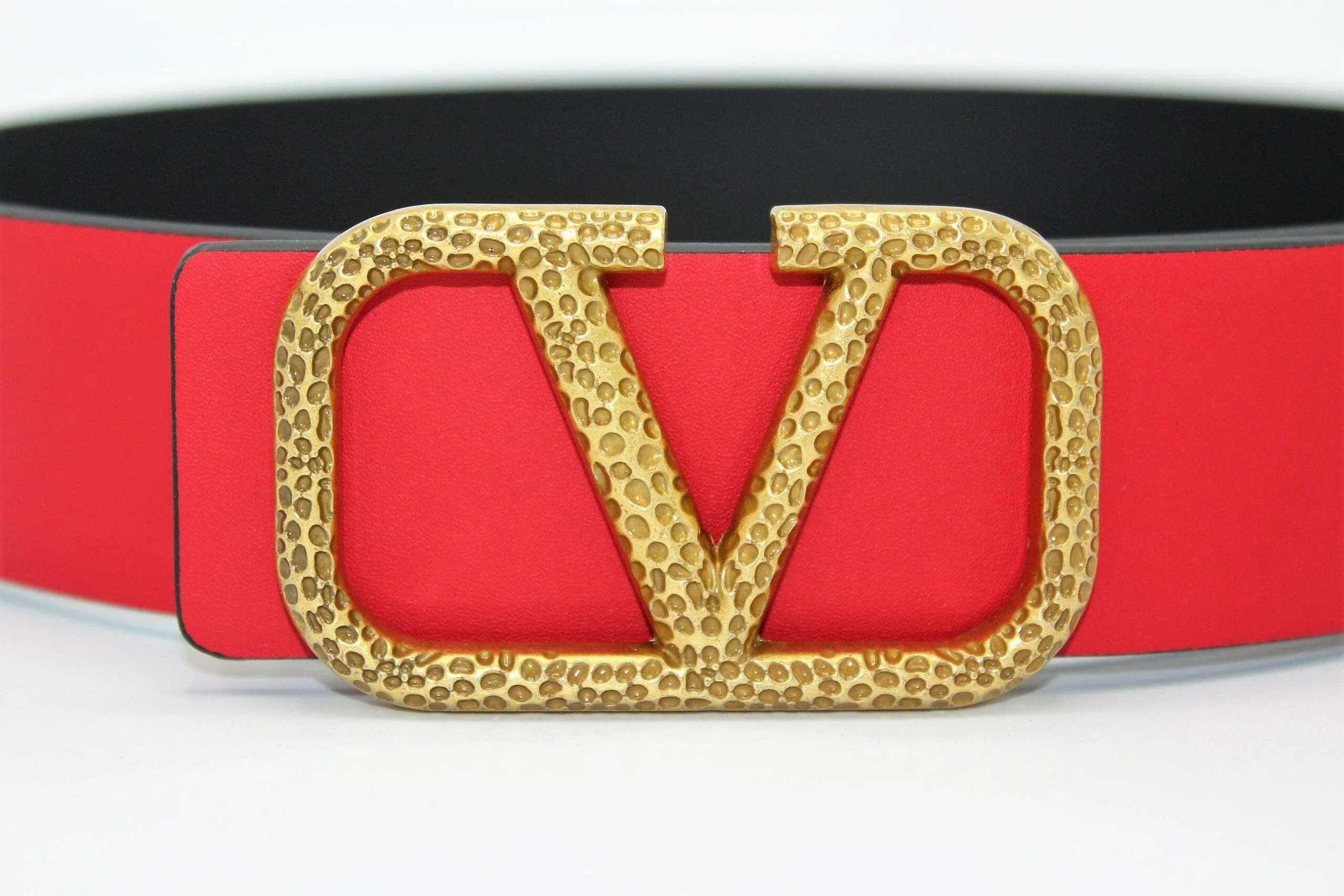 UrbanValore REVERSIBLE V LOGO