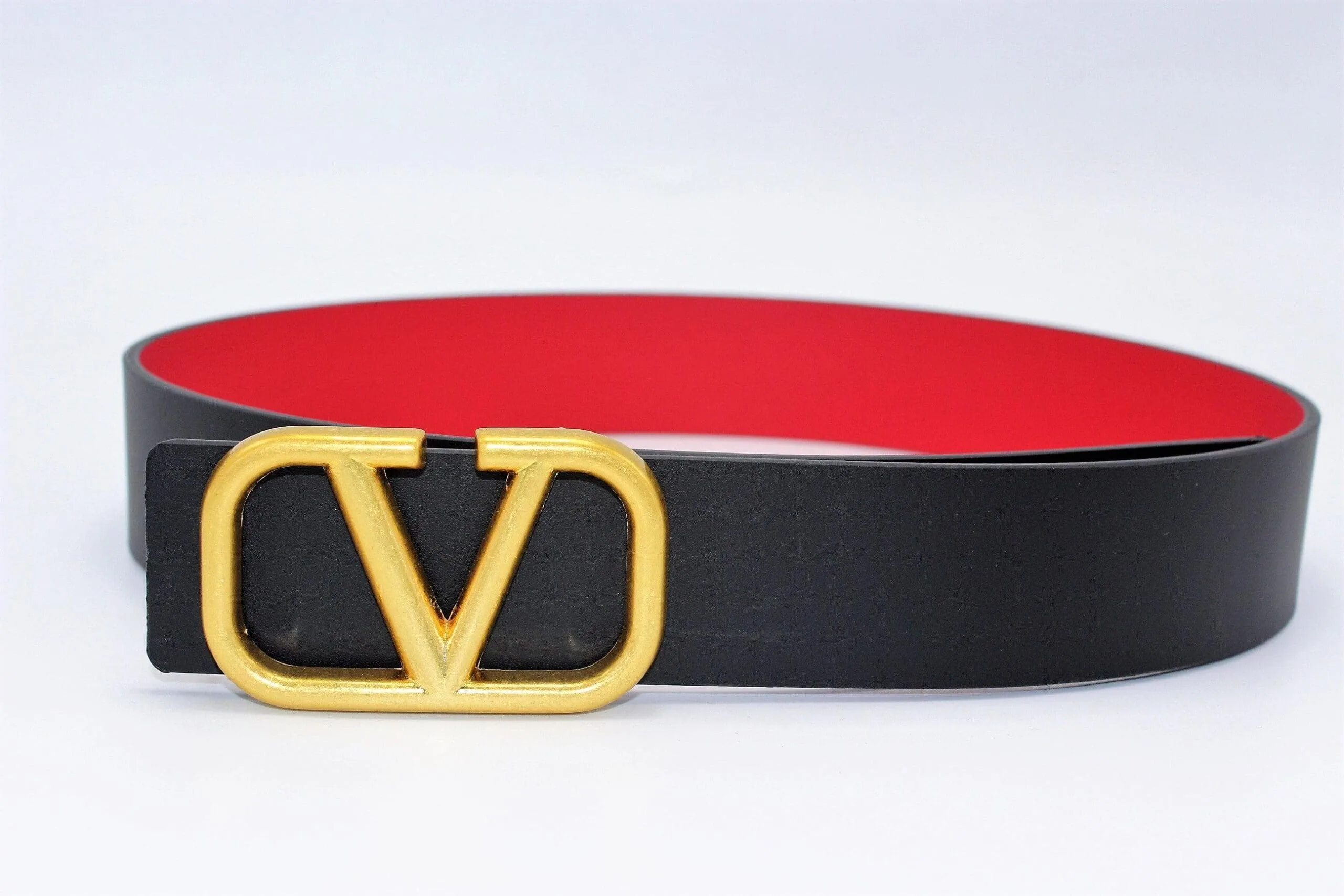 UrbanValore REVERSIBLE V LOGO