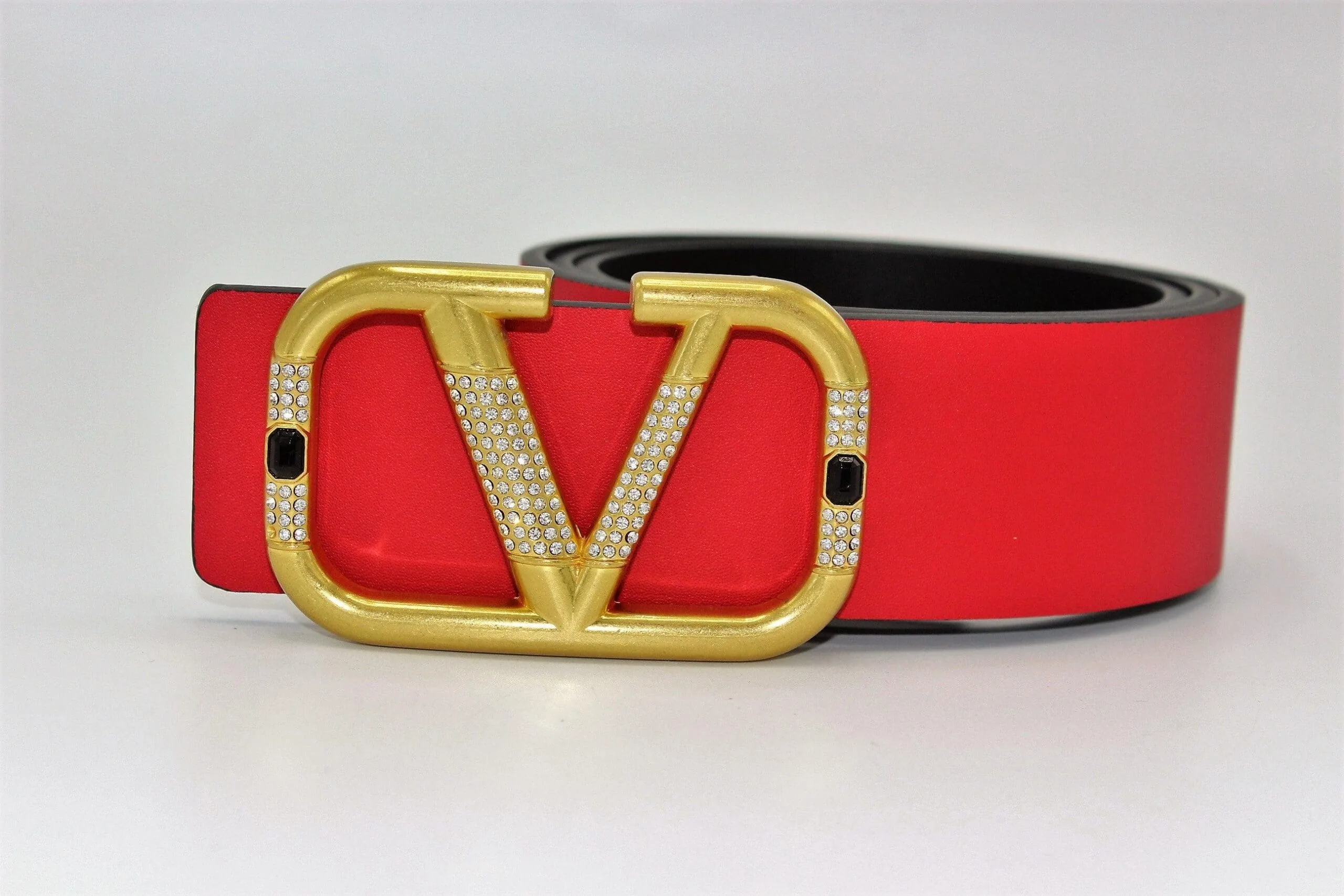 UrbanValore REVERSIBLE V LOGO