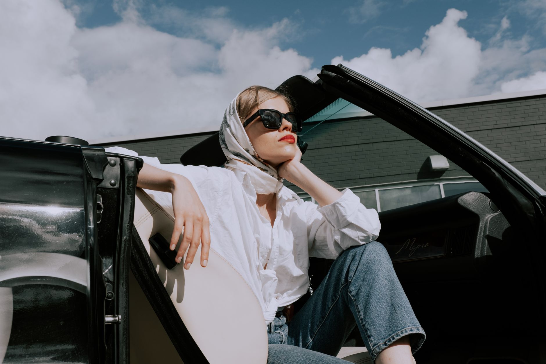 How to Style a Bottega Veneta Sunglasses: Complete Guide