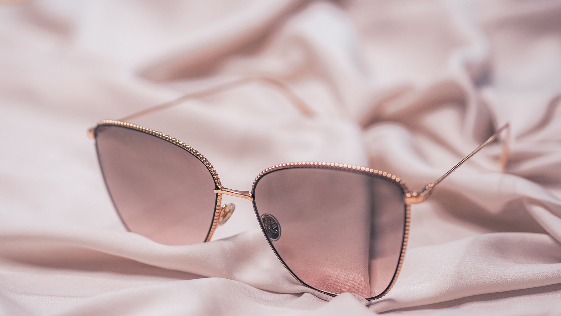 How to Style a Bottega Veneta Sunglasses: Complete Guide